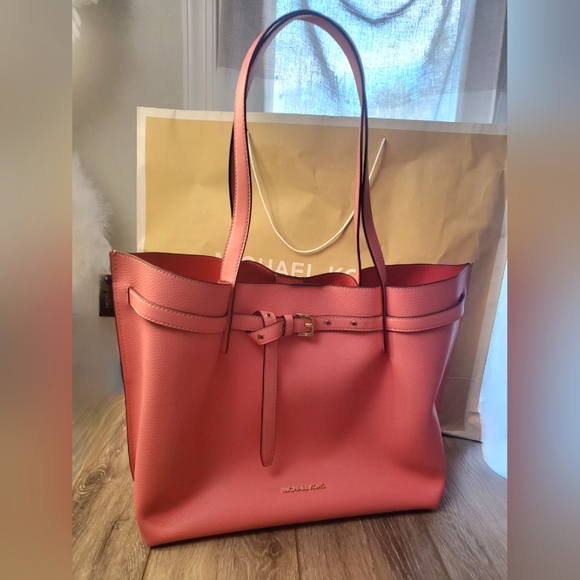 NEW beautiful Michael Kors large Emelia tote Grapefruit (light coral) - Picture 2 of 16
